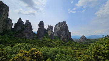 Картинка meteora+rock+formations kalmpaka greece природа горы meteora rock formations