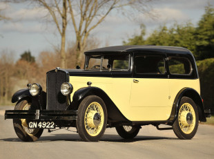 Картинка автомобили классика деревья небо облака дорога