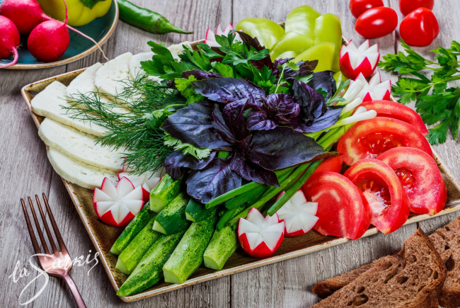 Обои картинки фото еда, разное, базилик, редис, огурцы, петрушка, лук, укроп, овощи, помидоры, сыр, томаты