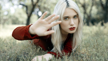 Картинка девушки -+блондинки +светловолосые жест