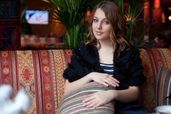 Картинка девушки nikia+petite+ nikia+a +ника+федорова диван подушка