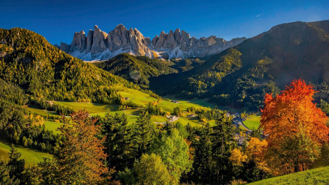 Обои картинки фото val di funes, santa maddalena, italy, города, валь-де-фюнес,  санта-маддалена , италия, val, di, funes, santa, maddalena