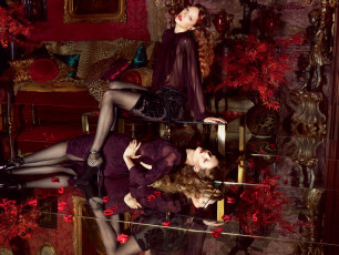 обоя две девушки, девушки, - группа девушек, женщины, две, вместе, разные, сексуальные, модели, звёзды, позируют, разная, обувь, верхняя, стильная, одежда, нижнее, эротическое, бельё, трусы, лифчик, аксессуары, макияж, колготки, чулки, и, множество, элементов, на, фотографии