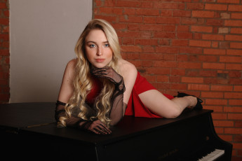 Картинка сексуальная+девушка девушки -+блондинки +светловолосые девушка женщина блондинка светловолосая сексуальная модель звезда позирует разная обувь верхняя стильная одежда нижнее эротическое бельё трусы лифчик колготки чулки аксессуары макияж и множество элементов на фотографии