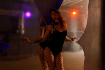 Картинка кети+мейв девушки -+рыжеволосые+и+разноцветные девушка женщина рыжая светлая тёмная сексуальная модель звезда позирует разная обувь верхняя стильная одежда нижнее эротическое бельё трусы лифчик колготки чулки аксессуары макияж и множество элементов на фотографии