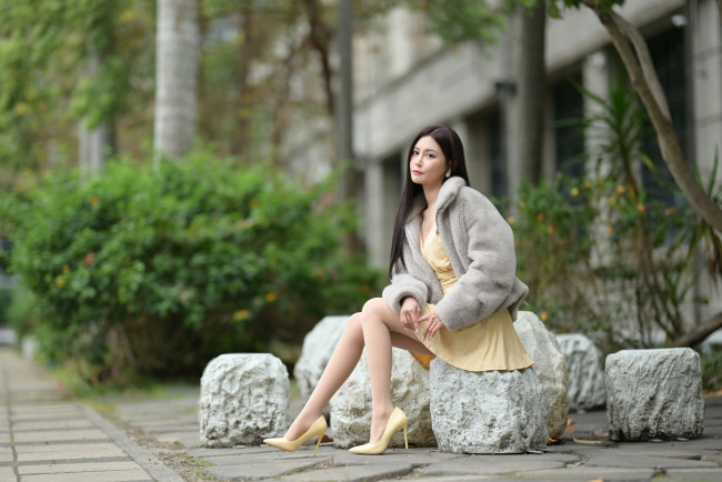 Обои картинки фото азиатская красота, девушки, - азиатки, девушка, женщина, брюнетка, темноволосая, сексуальная, модель, звезда, позирует, разная, обувь, верхняя, стильная, одежда, нижнее, эротическое, бельё, трусы, лифчик, колготки, чулки, аксессуары, макияж, и, множество, элементов, на, фотографии