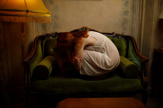 Обои картинки фото кети мейв, девушки, - рыжеволосые и разноцветные, девушка, женщина, рыжая, светлая, тёмная, сексуальная, модель, звезда, позирует, разная, обувь, верхняя, стильная, одежда, нижнее, эротическое, бельё, трусы, лифчик, колготки, чулки, аксессуары, макияж, и, множество, элементов, на, фотографии