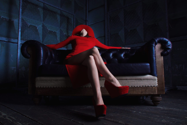 Обои картинки фото сексуальная девушка, девушки, - брюнетки,  шатенки, девушка, женщина, брюнетка, темноволосая, сексуальная, модель, звезда, позирует, разная, обувь, верхняя, стильная, одежда, нижнее, эротическое, бельё, трусы, лифчик, колготки, чулки, аксессуары, макияж, и, множество, элементов, на, фотографии