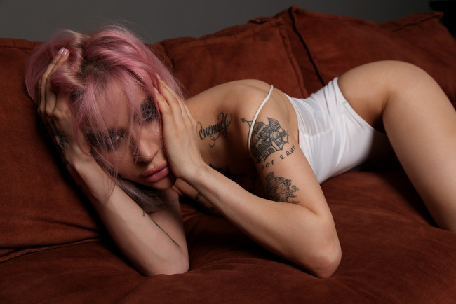 Обои картинки фото сексуальная девушка, девушки, - рыжеволосые и разноцветные, девушка, женщина, разноцветная, сексуальная, модель, звезда, позирует, разная, обувь, верхняя, стильная, одежда, нижнее, эротическое, бельё, трусы, лифчик, аксессуары, макияж, колготки, чулки, и, множество, элементов, на, фотографии