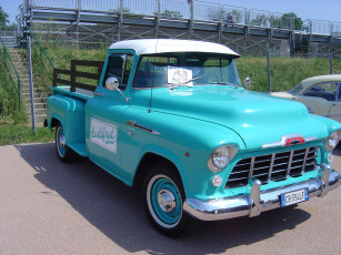 Картинка автомобили выставки уличные фото