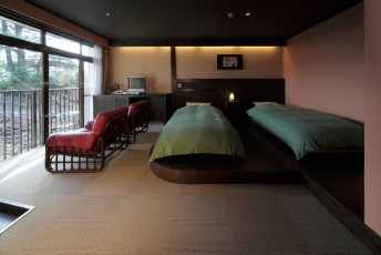 Картинка интерьер спальня окно кресло кровать