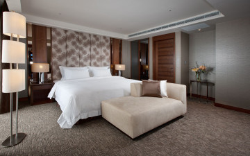 Картинка интерьер спальня подушка лампа кровать