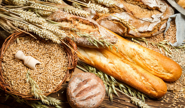 Обои картинки фото еда, хлеб, выпечка, французский, багет, буханки, зерно, колосья