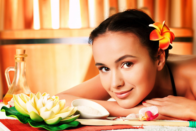 Обои картинки фото девушки, -unsort , лица,  портреты, цветы, спа, процедуры, девушка