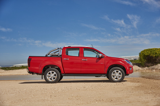 Обои картинки фото автомобили, isuzu, 2015г, красный, cab, double, kb