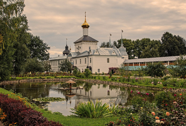 Обои картинки фото свято-введенский толгский женский монаст, города, - православные церкви,  монастыри, монастырь, парк, пруд