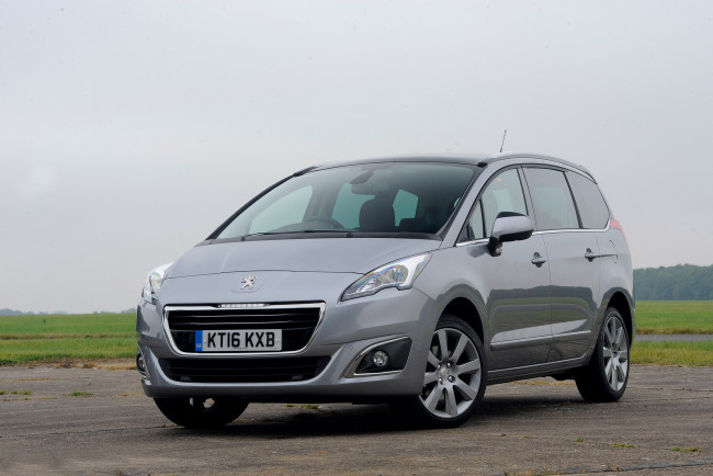 Обои картинки фото автомобили, renault, uk-spec, peugeot, 5008