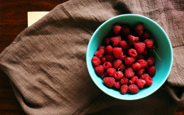 Картинка еда малина ягоды миска