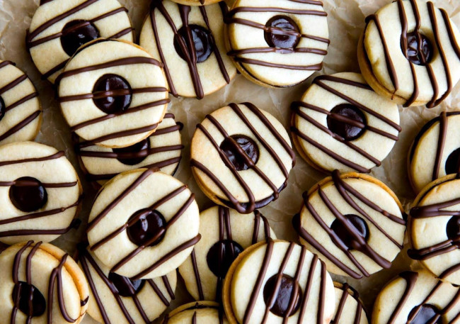 Обои картинки фото еда, пирожные,  кексы,  печенье, печенье, много