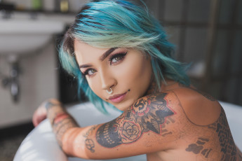 Картинка felisja+piana девушки felisja piana девушка модель крашеная тату татуировка рисунки кожа пирсинг поза макияж причёска красотка сексуальная экстравагантная наряд