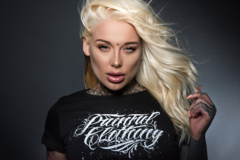 Картинка lauren+brock девушки lauren brock портрет лицо девушка модель блондинка красотка красавица стройная сексуальная причёска взгляд макияж тату татуировка рисунок пирсинг поза флирт секси
