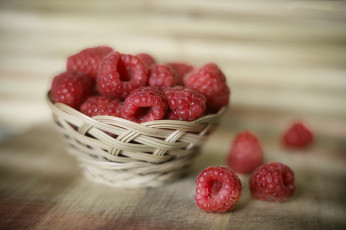 Картинка еда малина ягоды спелая