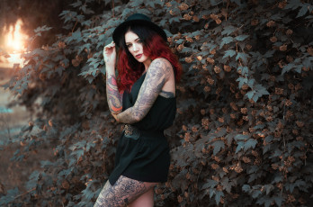 Картинка cervena+fox девушки cervena fox девушка рыжеволосая модель татуировка тату рисунки стройная сексуальная пирсинг поза