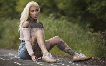 Картинка lauren+brock девушки lauren brock девушка модель блондинка красотка красавица стройная сексуальная причёска взгляд макияж тату татуировка рисунок пирсинг поза флирт секси