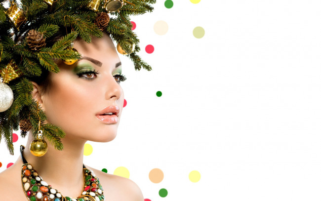 Обои картинки фото девушки, анна субботина, модель, лицо, креатив, ёлка, украшения, ожерелье