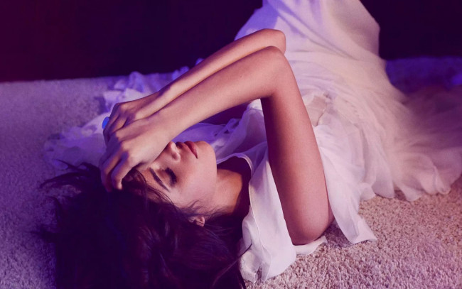 Обои картинки фото музыка, camila cabello, поза