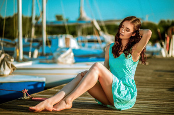 Картинка девушки -+брюнетки +шатенки шатенка платье поза