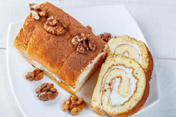 Картинка еда пирожные +кексы +печенье грецкие орехи бисквитный рулет