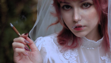Картинка девушки tenletters образ косплей наряд фата невеста лицо сигарета дым платье