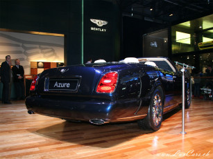 Картинка автомобили выставки уличные фото