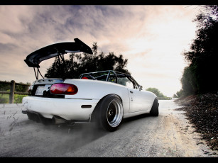 Картинка автомобили mazda