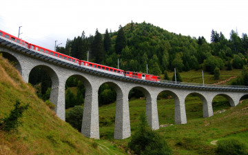 Картинка техника электрички горы лес трава поезд
