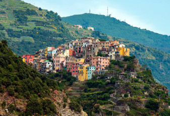 Картинка corniglia cinque terre италия города амальфийское лигурийское побережье горы поля дома
