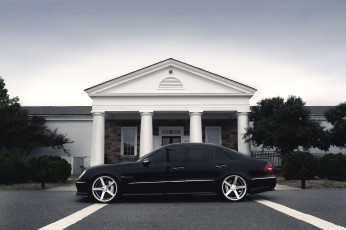 Картинка автомобили mercedes benz дом