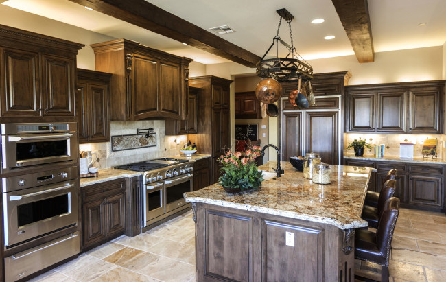 Обои картинки фото интерьер, кухня, плита, столы, посуда