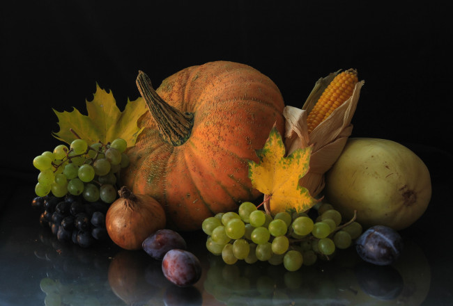 Обои картинки фото еда, фрукты, овощи, вместе, кабачок, кукуруза, сливы, виноград, тыква