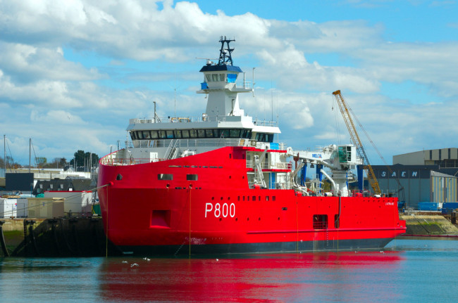 Обои картинки фото корабли, грузовые суда, облака, корабль, вода