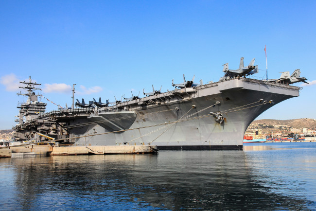 Обои картинки фото dwight d,  eisenhower, корабли, авианосцы,  вертолётоносцы, сша, авианосец