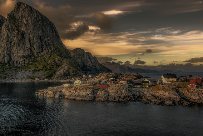 Обои картинки фото golden hamnoy, города, - пейзажи, побережье