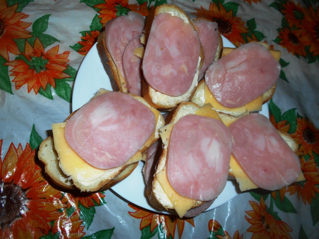 Обои картинки фото еда, бутерброды,  гамбургеры,  канапе, хлеб, сыр, колбаса