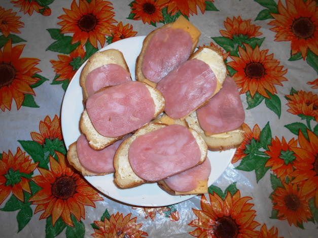 Обои картинки фото еда, бутерброды,  гамбургеры,  канапе, сыр, хлеб, колбаса