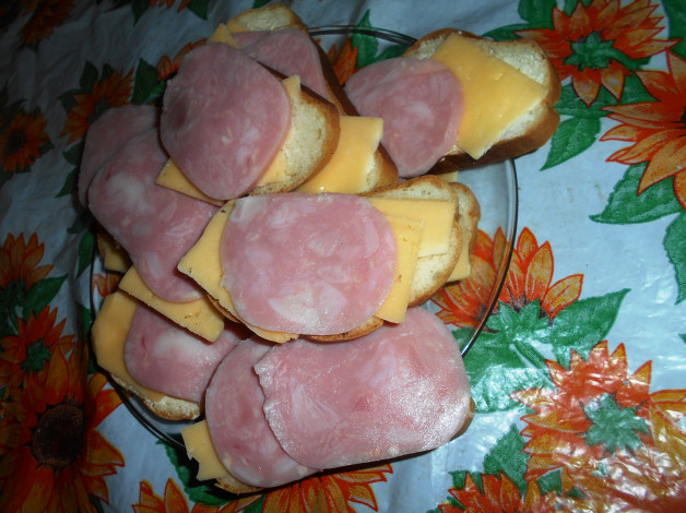 Обои картинки фото еда, бутерброды,  гамбургеры,  канапе, сыр, колбаса, хлеб