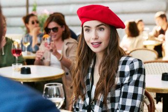 Картинка кино+фильмы emily+in+paris+ сериал девушка кафе