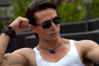 Картинка мужчины tiger+shroff актер индия tiger shroff мастер боевых искусств болливуд