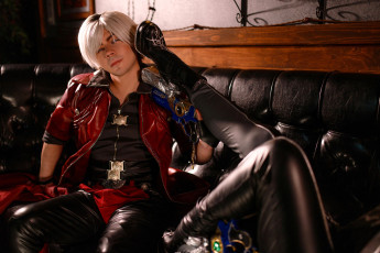 Картинка мужчины -+креатив +косплей образ косплей наряды костюмы данте диван девушка ноги каблуки