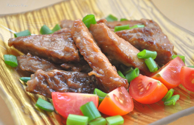 Обои картинки фото еда, мясные, блюда, помидоры, свинина, томаты